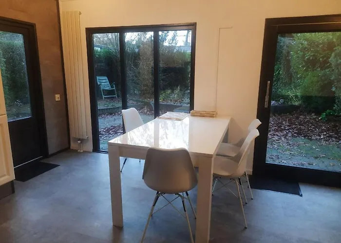 Mooie Bij Het Bos In De Buurt Voorthuizen