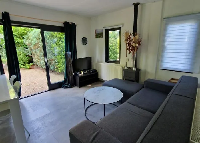 Mooie Bij Het Bos In De Buurt Voorthuizen